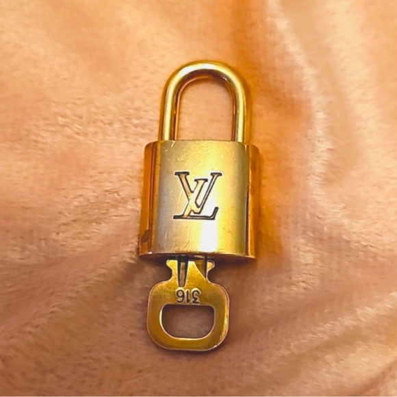 Louis Vuitton Accessories Authentic Louis Vuitton Lock And Key 36